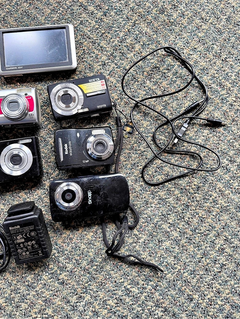 Digital Camera Lot - Picture 4 of 10